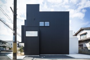 q_Framing_House_Shiga_Japan_by_Kouichi_Kimura_Architects_yatzer